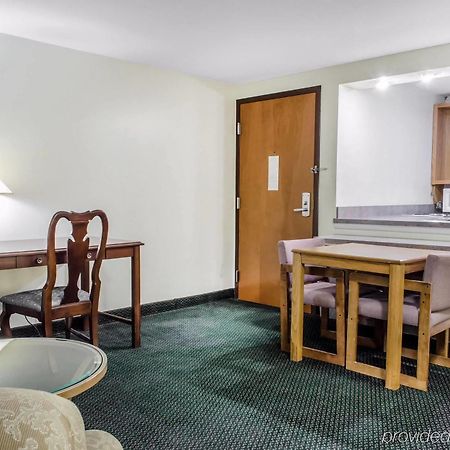 Econo Lodge Inn & Suites Denver Kültér fotó