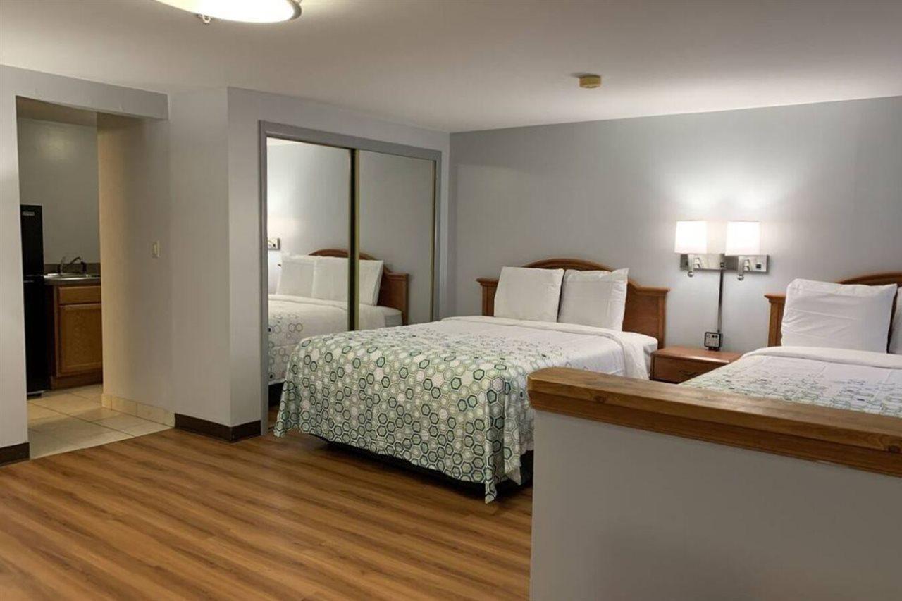 Econo Lodge Inn & Suites Denver Kültér fotó