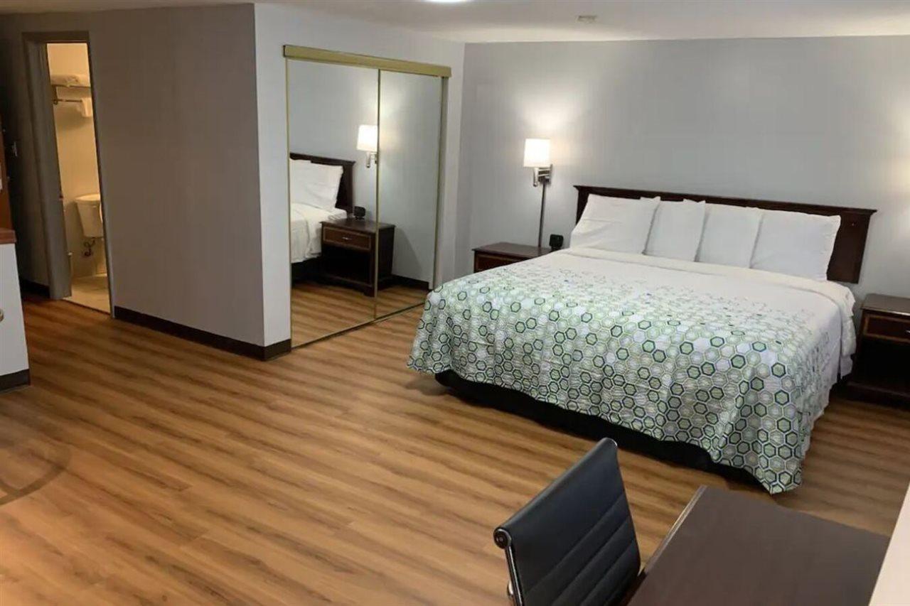 Econo Lodge Inn & Suites Denver Kültér fotó