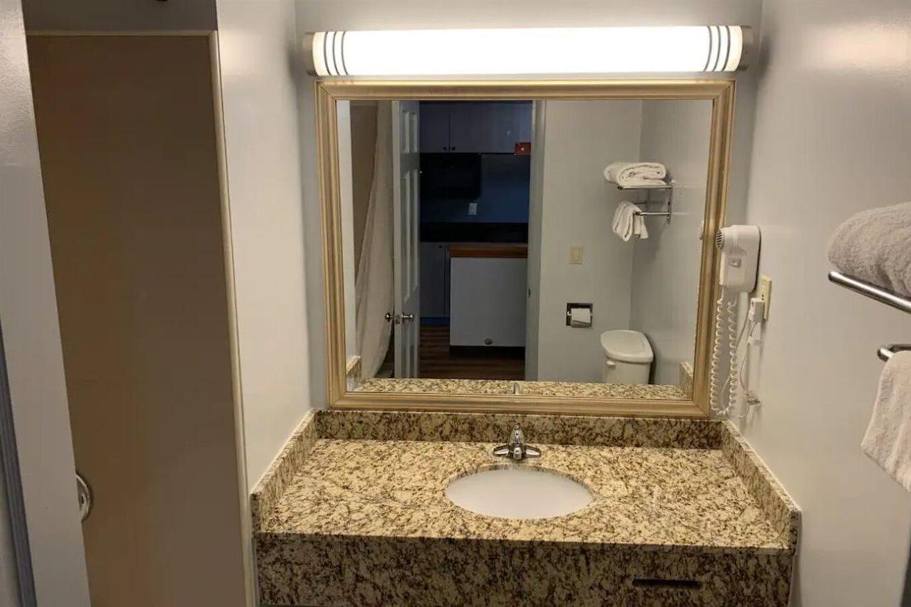 Econo Lodge Inn & Suites Denver Kültér fotó