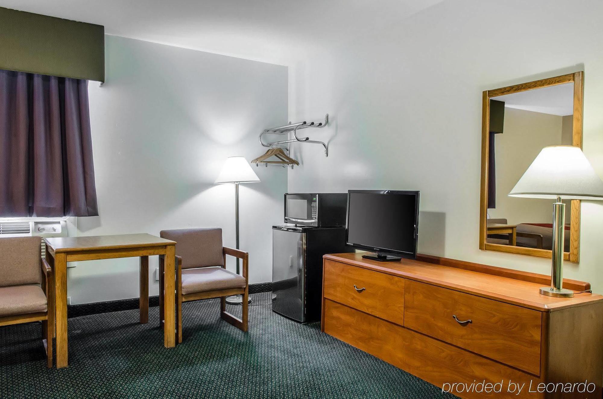 Econo Lodge Inn & Suites Denver Kültér fotó