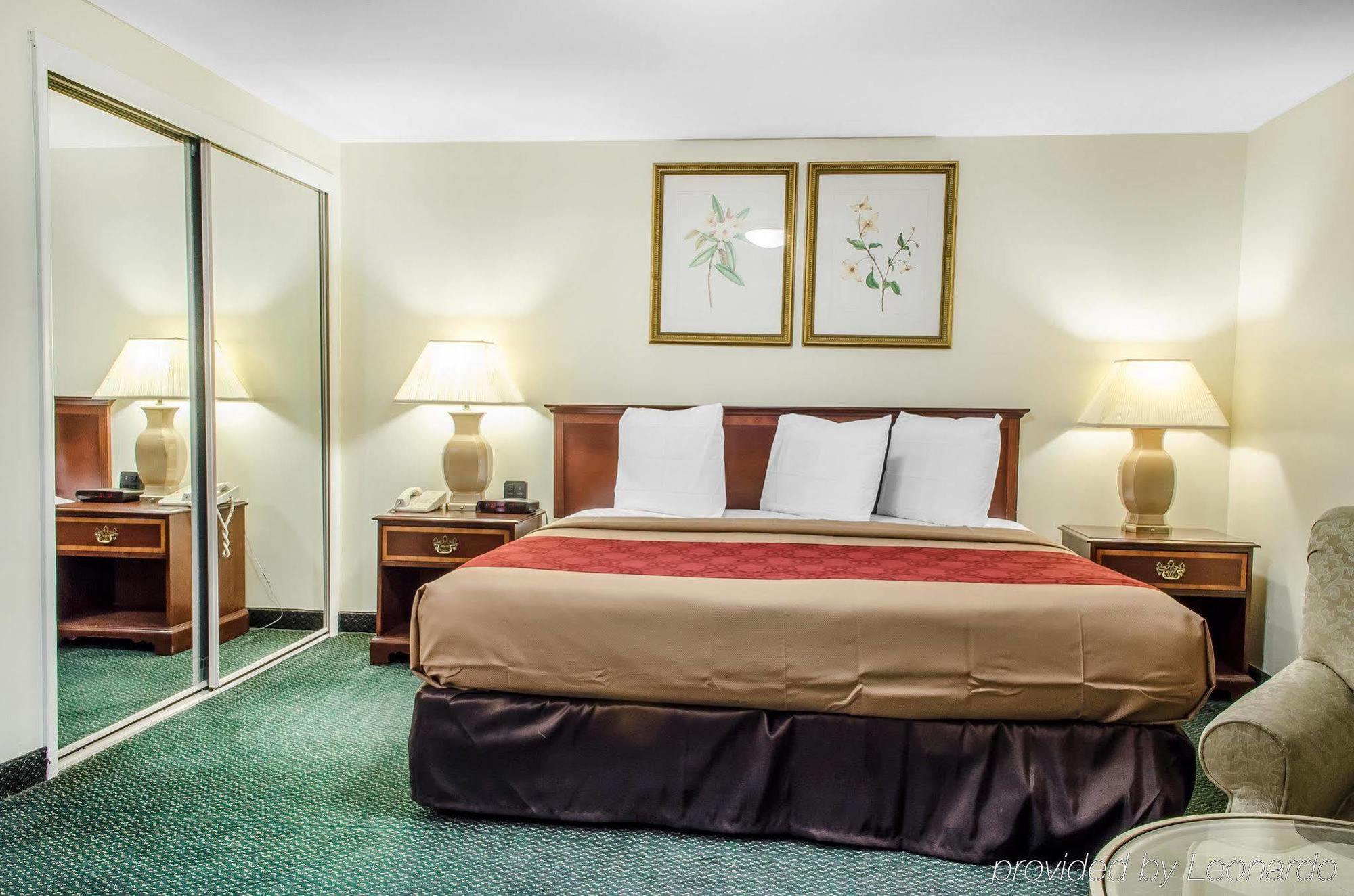 Econo Lodge Inn & Suites Denver Kültér fotó