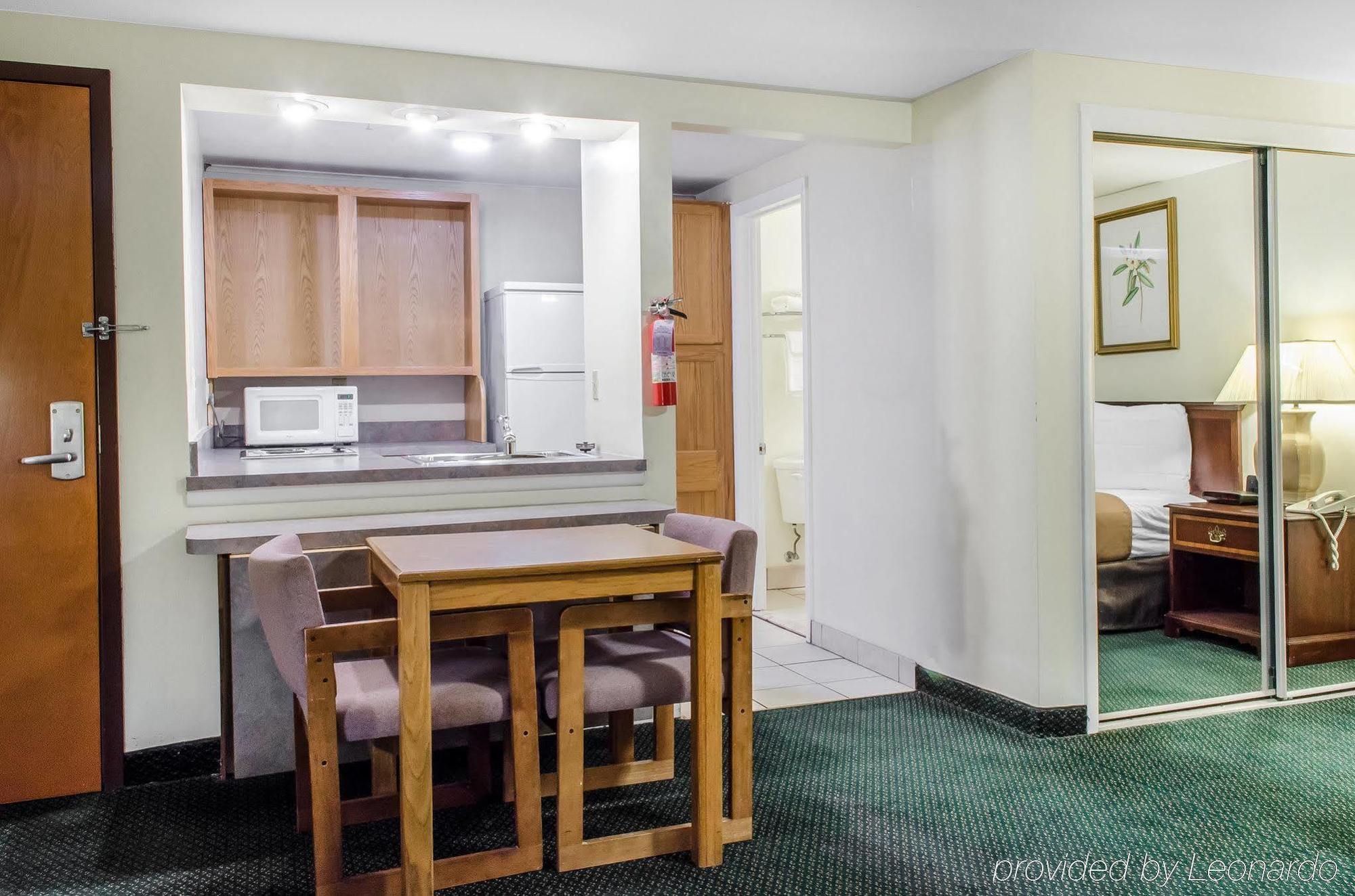 Econo Lodge Inn & Suites Denver Kültér fotó