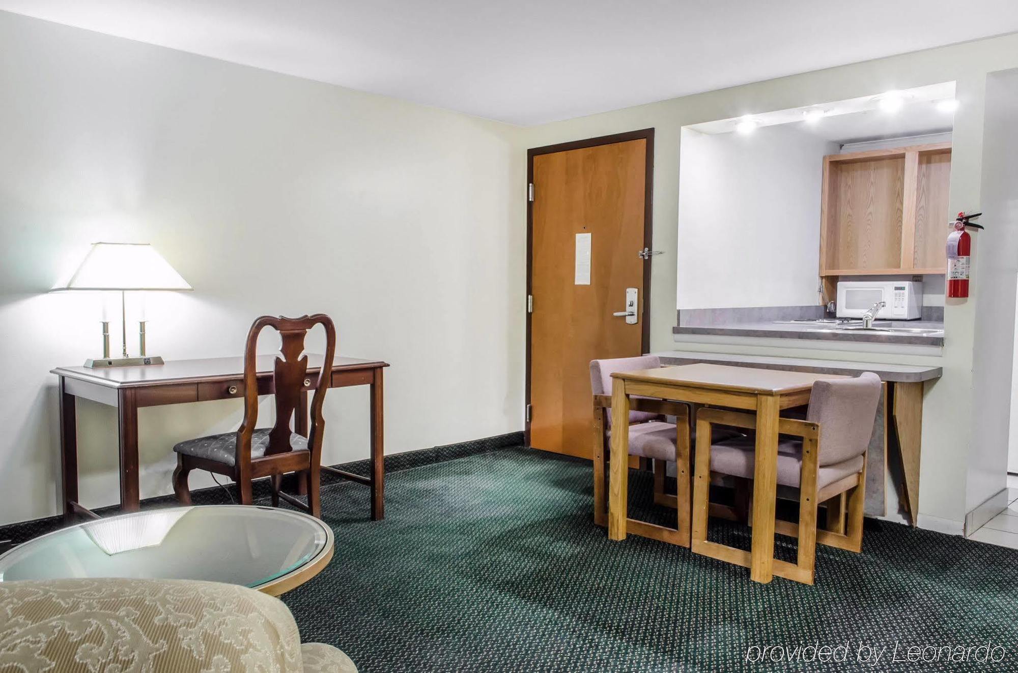 Econo Lodge Inn & Suites Denver Kültér fotó