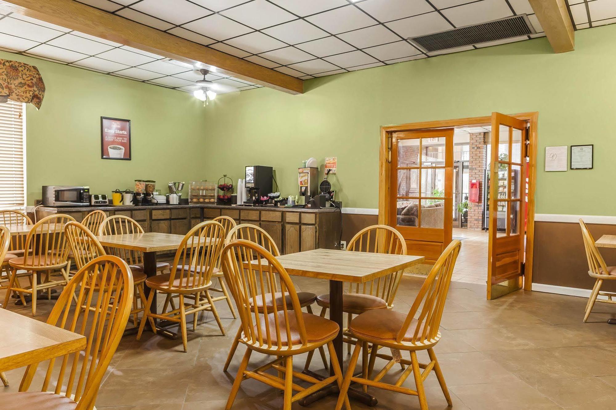Econo Lodge Inn & Suites Denver Kültér fotó