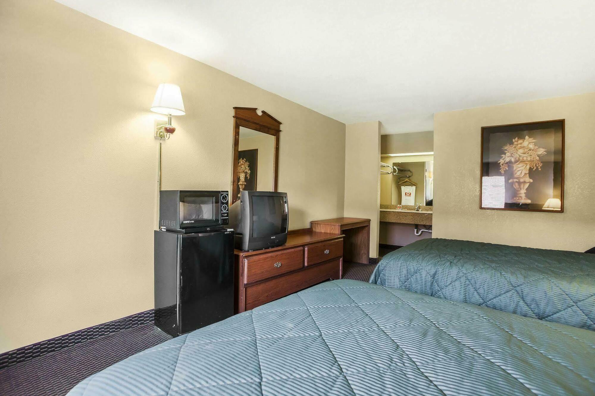 Econo Lodge Inn & Suites Denver Kültér fotó