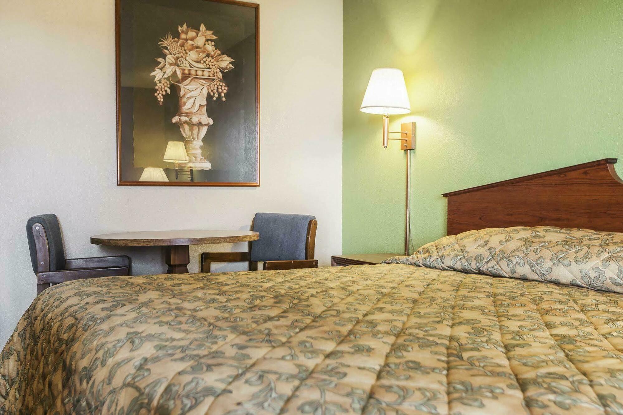 Econo Lodge Inn & Suites Denver Kültér fotó