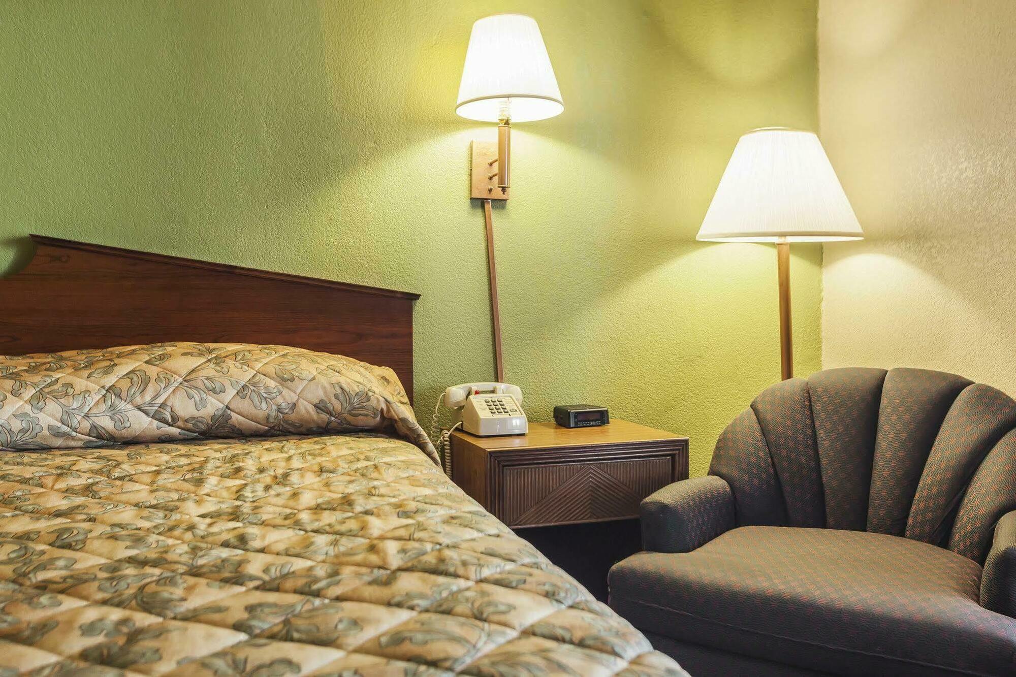 Econo Lodge Inn & Suites Denver Kültér fotó