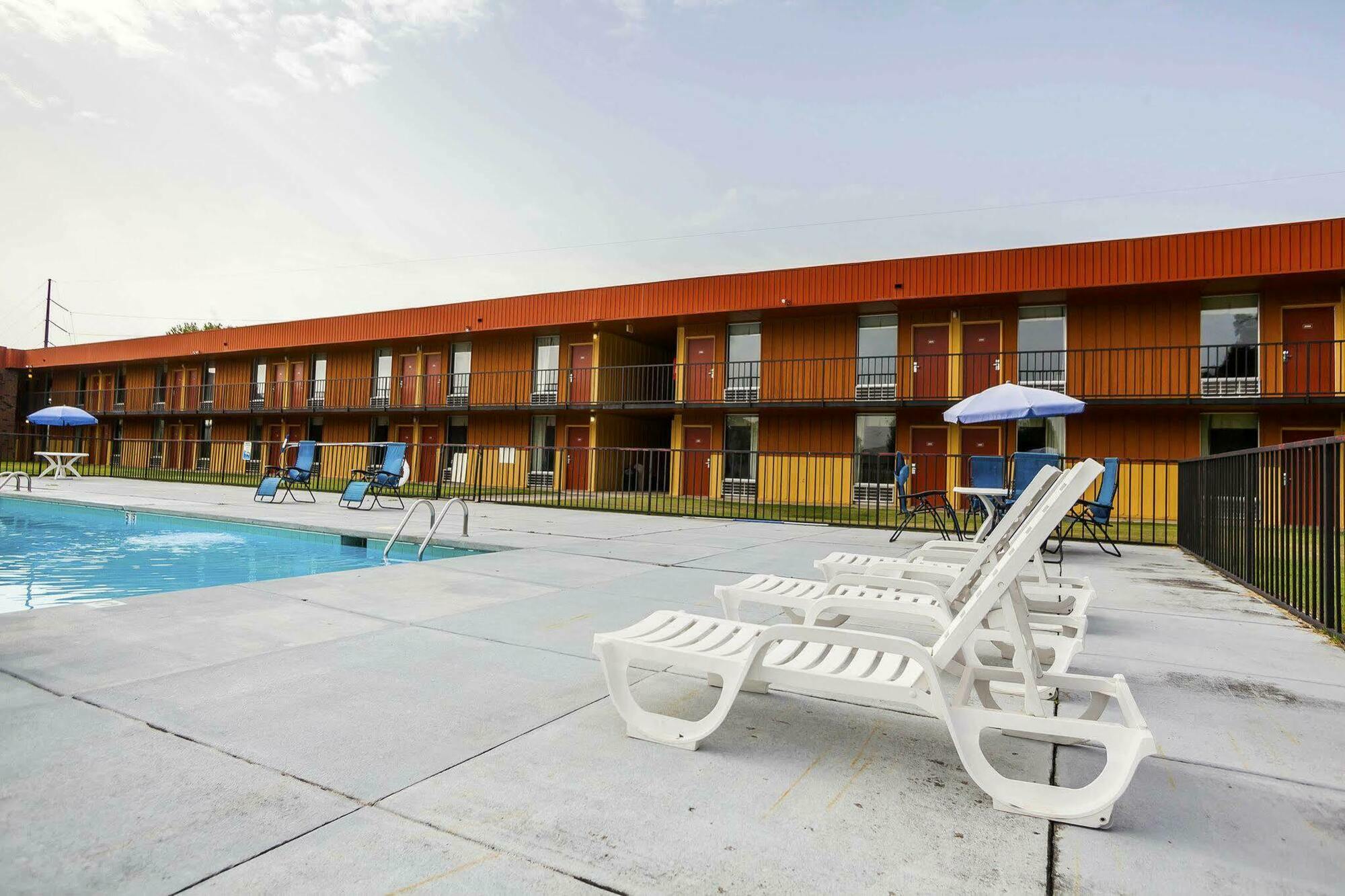 Econo Lodge Inn & Suites Denver Kültér fotó